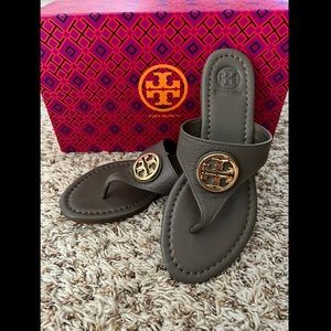 Tory Burch Judy Thong Leather Sandals in Gray “Ocean Mist”